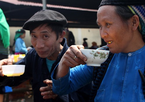 Étnicos de Ha Giang recuperan su fiesta singular - ảnh 4