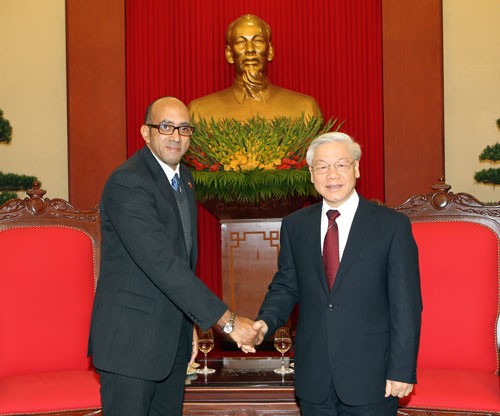 Recibe Secretario General del Partido Comunista de Vietnam a embajador cubano - ảnh 1