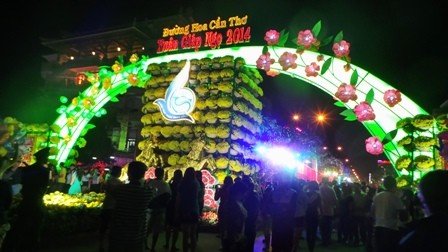 Palpan amigos internacionales ambiente festivo del Tet vietnamita - ảnh 1
