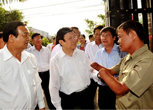 Presidente Truong Tan Sang visita diferentes localidades de Ciudad Ho Chi Minh - ảnh 1