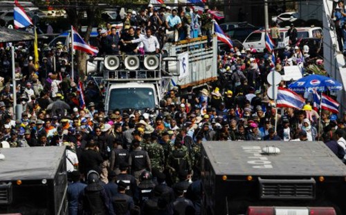Oposición tailandesa sigue con manifestaciones en vísperas de elecciones - ảnh 1