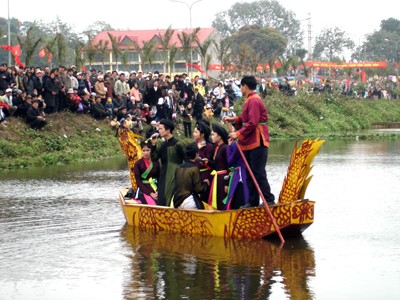 Resaltan peculiaridades culturales en fiestas tradicionales de Vietnam - ảnh 2