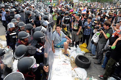 Policía tailandesa decidida a liberar 5 sitios ocupados por manifestantes en Bangkok - ảnh 1
