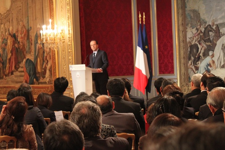Presidente francés favorece el desarrollo de relaciones con Vietnam - ảnh 1