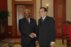 Presidente de Mozambique alaba logros de Vietnam en el desarrollo nacional - ảnh 1
