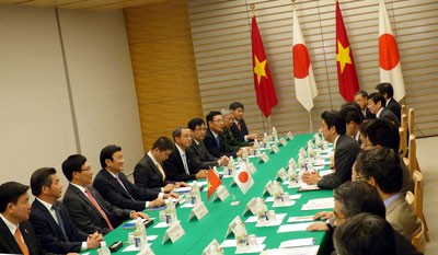 Vietnam y Japón concretan orientaciones para afianzar relaciones - ảnh 1