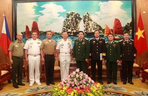 Ejércitos de Vietnam y Filipinas estrechan cooperación multifacética - ảnh 1