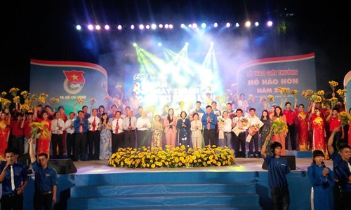 Actividades en saludo a los 83 años de Unión Juvenil Comunista de Vietnam - ảnh 1