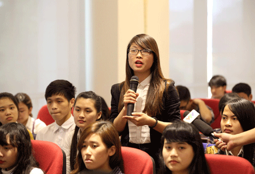 Vietnam promueve comunicación parlamentaria con estudiantes - ảnh 1