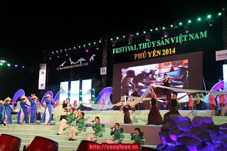 Queda inaugurado Festival Acuícola Vietnamita 2014 en Phu Yen - ảnh 1
