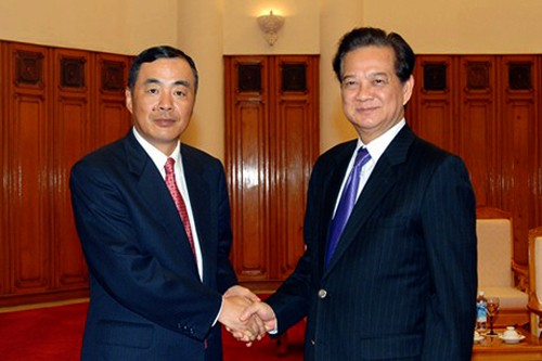Primer ministro de Vietnam recibe a embajadores extranjeros - ảnh 1