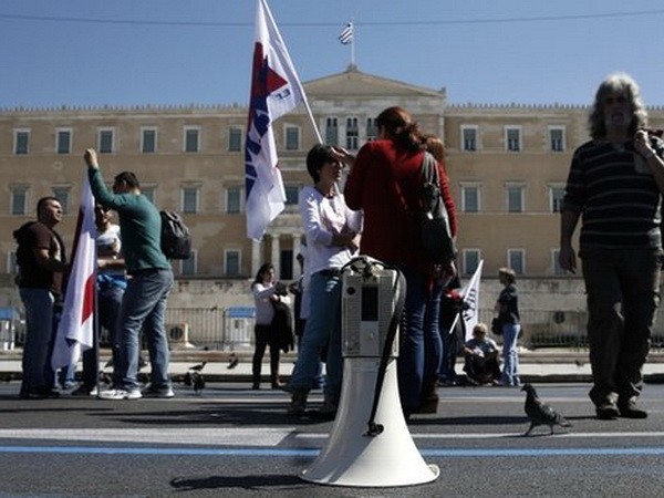 Se reúnen ministros de finanzas de Eurozona en Atenas     - ảnh 1