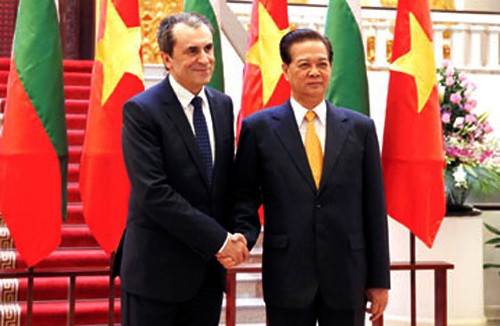 Primer ministro de Bulgaria sostiene conversaciones con máximos dirigentes de Vietnam en Hanoi - ảnh 1