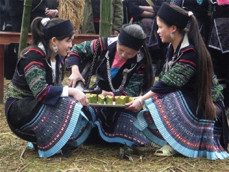 Trajes tradicionales de mujer Mong - ảnh 2