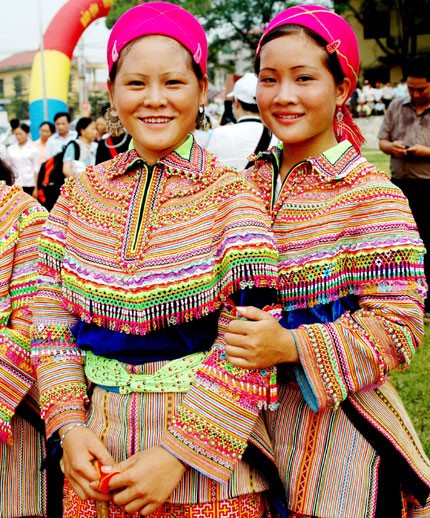 Trajes tradicionales de mujer Mong - ảnh 1