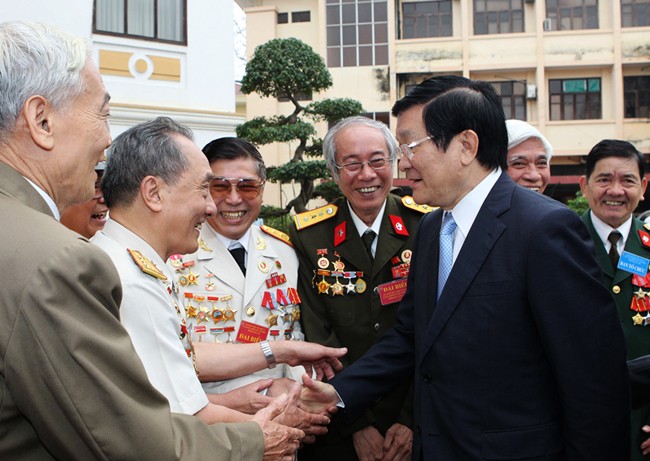 Presidente de Vietnam visita a exprisioneros de la provincia de Vinh Phuc  - ảnh 1