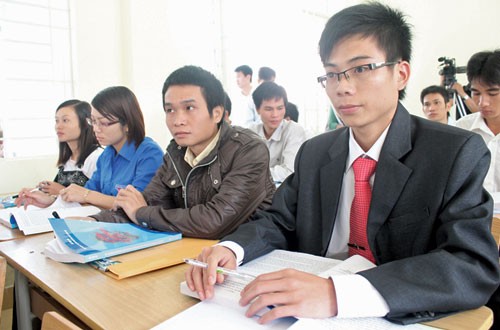 Intelectuales vietnamitas contribuyen a la eliminación de la pobreza - ảnh 1