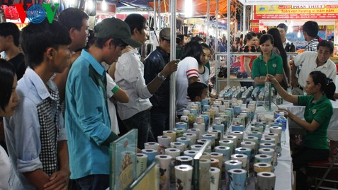 Inaugurada la Feria- Exposición de Comercio de Dong Nam Bo en saludo a grandes efemérides - ảnh 1