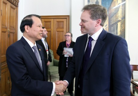 Concluyen con éxito visitas de viceprimer ministro de Vietnam a Suecia y Reino Unido - ảnh 1