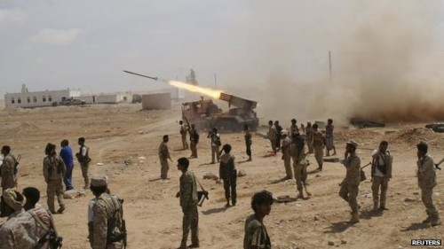 Ejército yemenita se enfrenta a Al Qaeda en una gran operación en el sur - ảnh 1