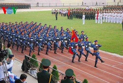 Mitin y desfile militar en conmemoración de los 60 años de la victoria de Dien Bien Phu - ảnh 2
