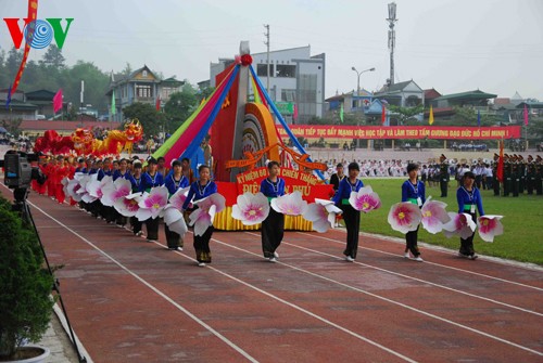 Mitin y desfile militar en conmemoración de los 60 años de la victoria de Dien Bien Phu - ảnh 3