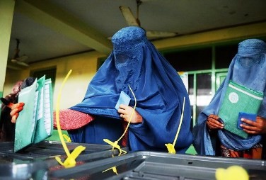 Afganistán suspende publicar resultados electorales - ảnh 1
