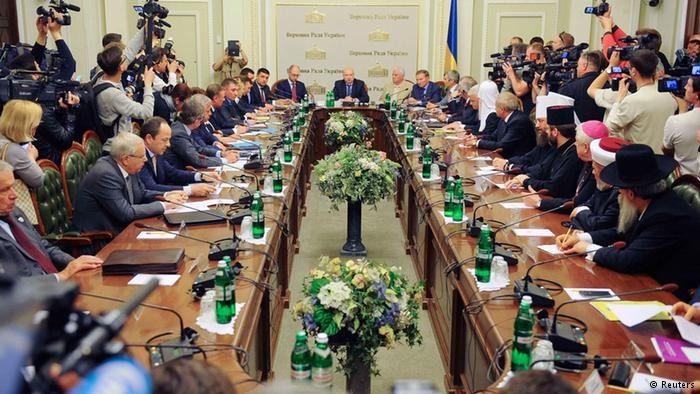 Inician Mesa redonda de unidad nacional de Ucrania  - ảnh 1