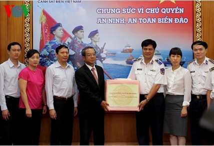 Presidente vietnamita anima a fuerzas de guardacostas en protección de soberanía nacional - ảnh 1