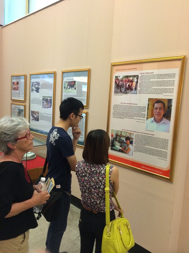 Exposición “Ejemplos sencillos pero nobles” – jóvenes cumplen enseñanzas del presidente Ho Chi Minh - ảnh 3