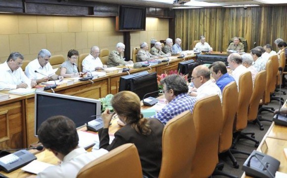 Gobierno cubano evalúa directivas del programa de desarrollo económico - ảnh 1