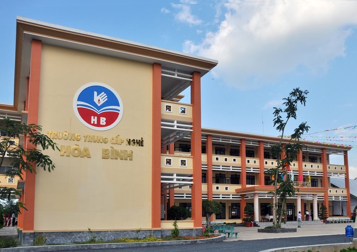 Hoa Binh- primer centro politécnico de cristianos vietnamitas - ảnh 1
