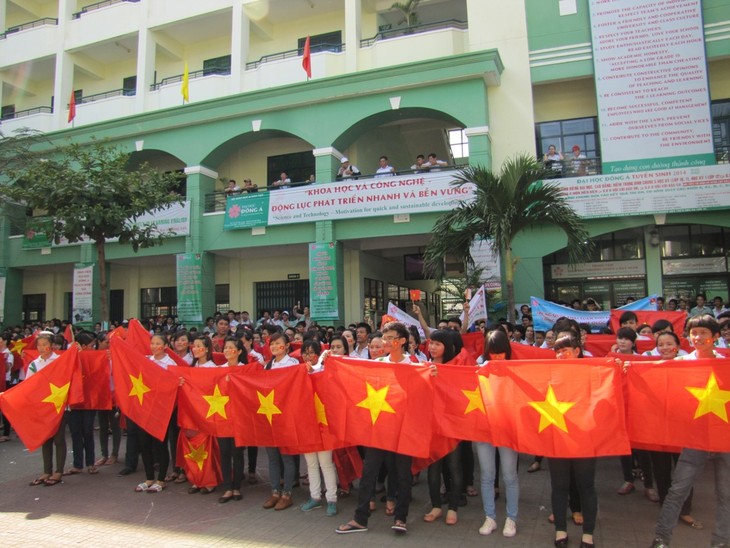 Jóvenes y artistas vietnamitas denuncian violación china a soberanía nacional - ảnh 1