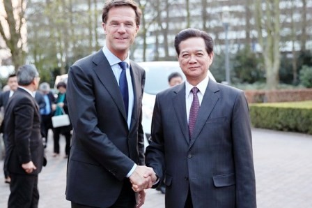 Primer ministro holandés visita oficialmente Vietnam - ảnh 1
