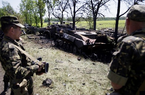 Ucrania considera aplicación de ley marcial en algunas localidades orientales - ảnh 1