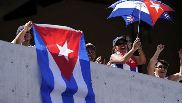 La mayoría de estadounidenses de origen cubano se oponen al embargo contra el país isleño - ảnh 1