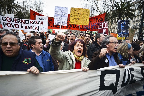 Aumentan manifestaciones contra políticas de austeridad en Portugal - ảnh 1