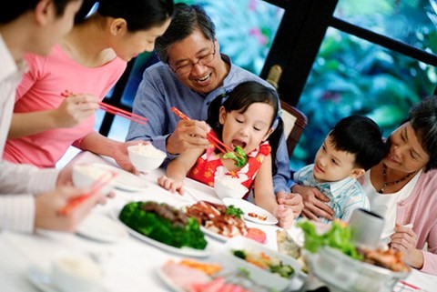 Diversas actividades para saludar el Día Nacional de la Familia de Vietnam - ảnh 1