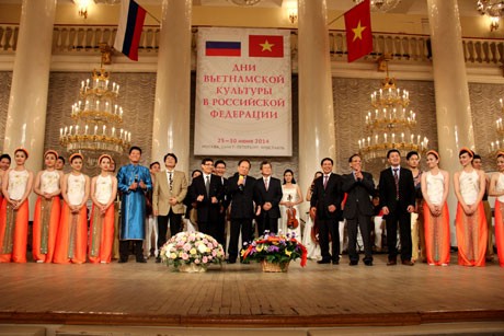 Estimulan relaciones de cooperación entre localidades vietnamitas y rusas - ảnh 1