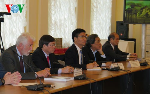 Estimulan relaciones de cooperación entre localidades vietnamitas y rusas - ảnh 2