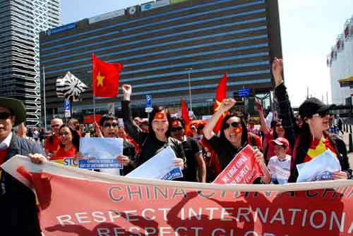 Comunidad vietnamita en ultramar sigue con el rechazo a la infracción china en Mar Oriental  - ảnh 1