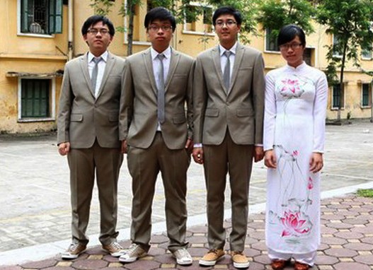 4 alumnos vietnamitas premiados en la XXV Olimpiada Internacional de Biología - ảnh 1