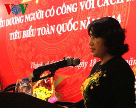 Reconocimiento y gratitud a vietnamitas meritorios del año 2014 - ảnh 1