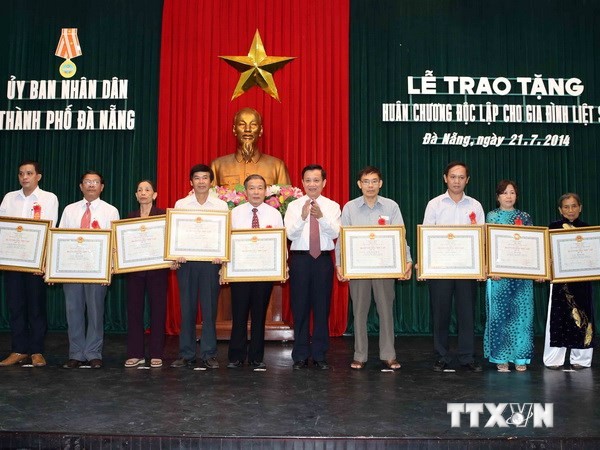 Muchas actividades en saludo al aniversario 67 del Día de Inválidos y Mártires de Guerra en Vietnam - ảnh 2