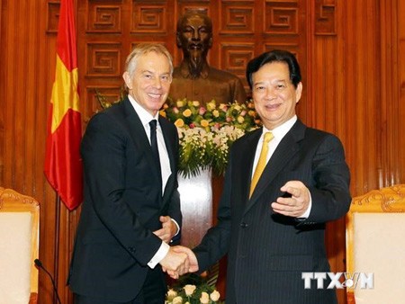 Recibe premier Nguyen Tan Dung al ex primer ministro británico Tony Blair - ảnh 1