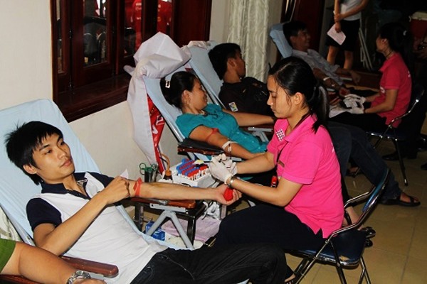 Miles de vietnamitas participan en movimiento de donación de sangre del 2014 - ảnh 1