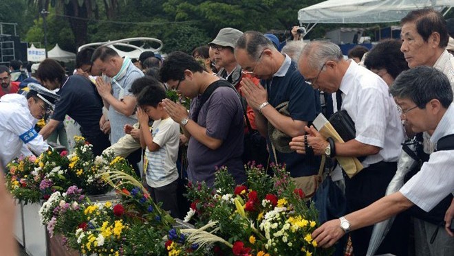 Rinden homenaje a victimas de bomba nuclear en Hiroshima  - ảnh 1