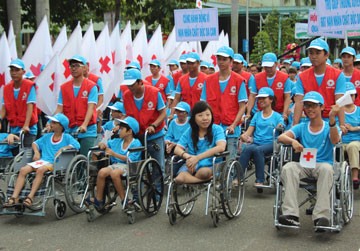 Ciudad Ho Chi Minh celebra certamen de marcha olímpica por víctimas de dioxina  - ảnh 1