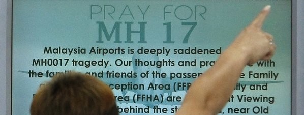 Malasia declara día de luto nacional por víctimas de avión derribado  - ảnh 1