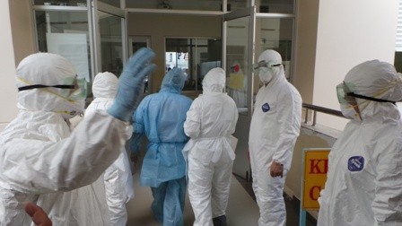 Aíslan a 2 pasajeros procedentes de zona infectada por Ébola - ảnh 1